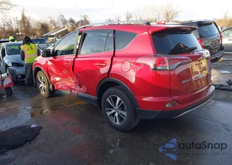 2017 Toyota Rav4 Xle z USA, uszkodzony, nr VIN JTMRFREV9HJ145428